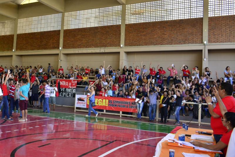 Professores da rede estadual anunciam estado de greve e paralisação geral dia 12