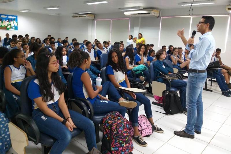 Auditores realizam ação para estudantes no Dia Nacional de Saúde e Segurança na Escola